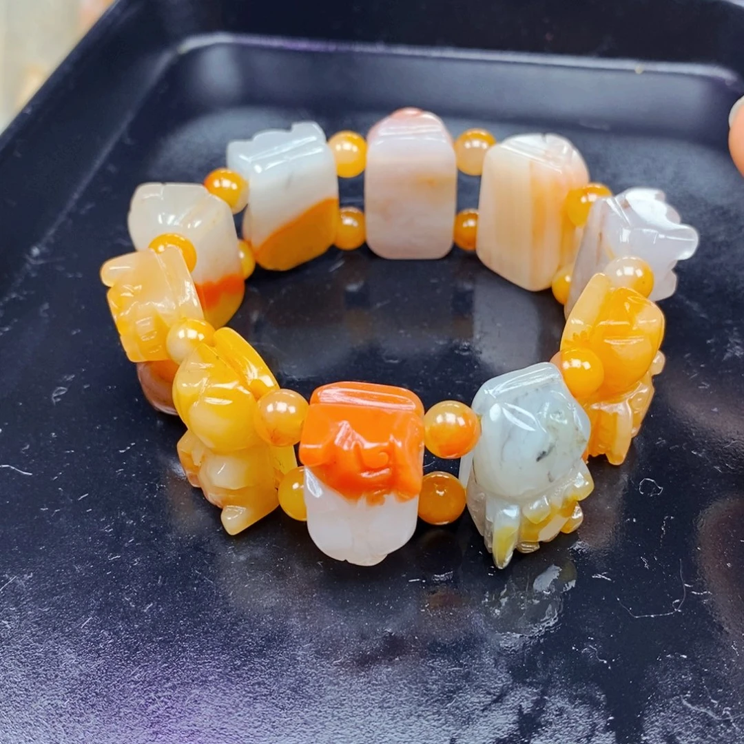 石英质玉（黄龙玉）未镶嵌颈饰