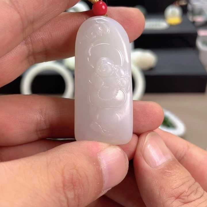 颈饰未镶嵌和田玉（糖玉）