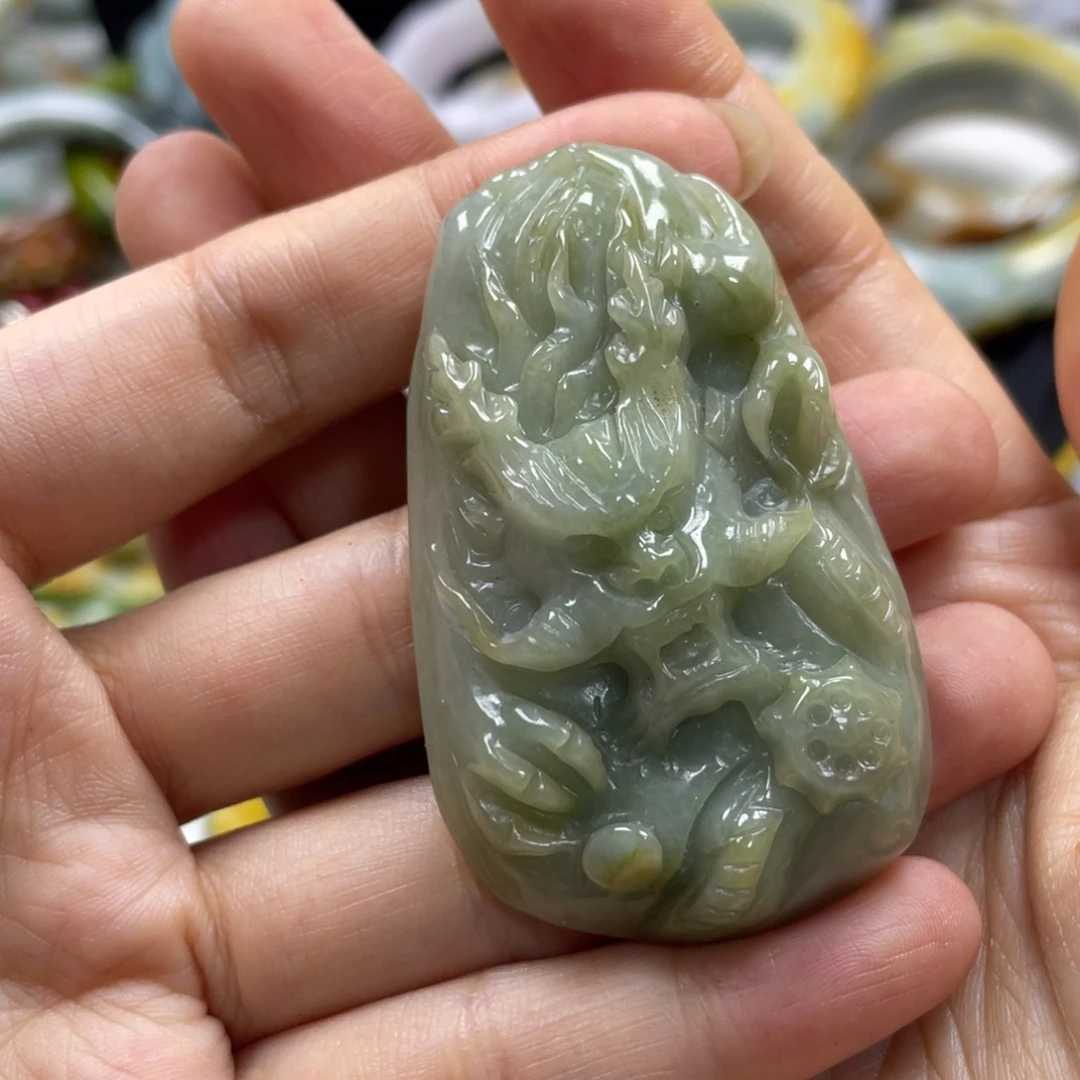 翡翠未镶嵌项圈安****坊牌子