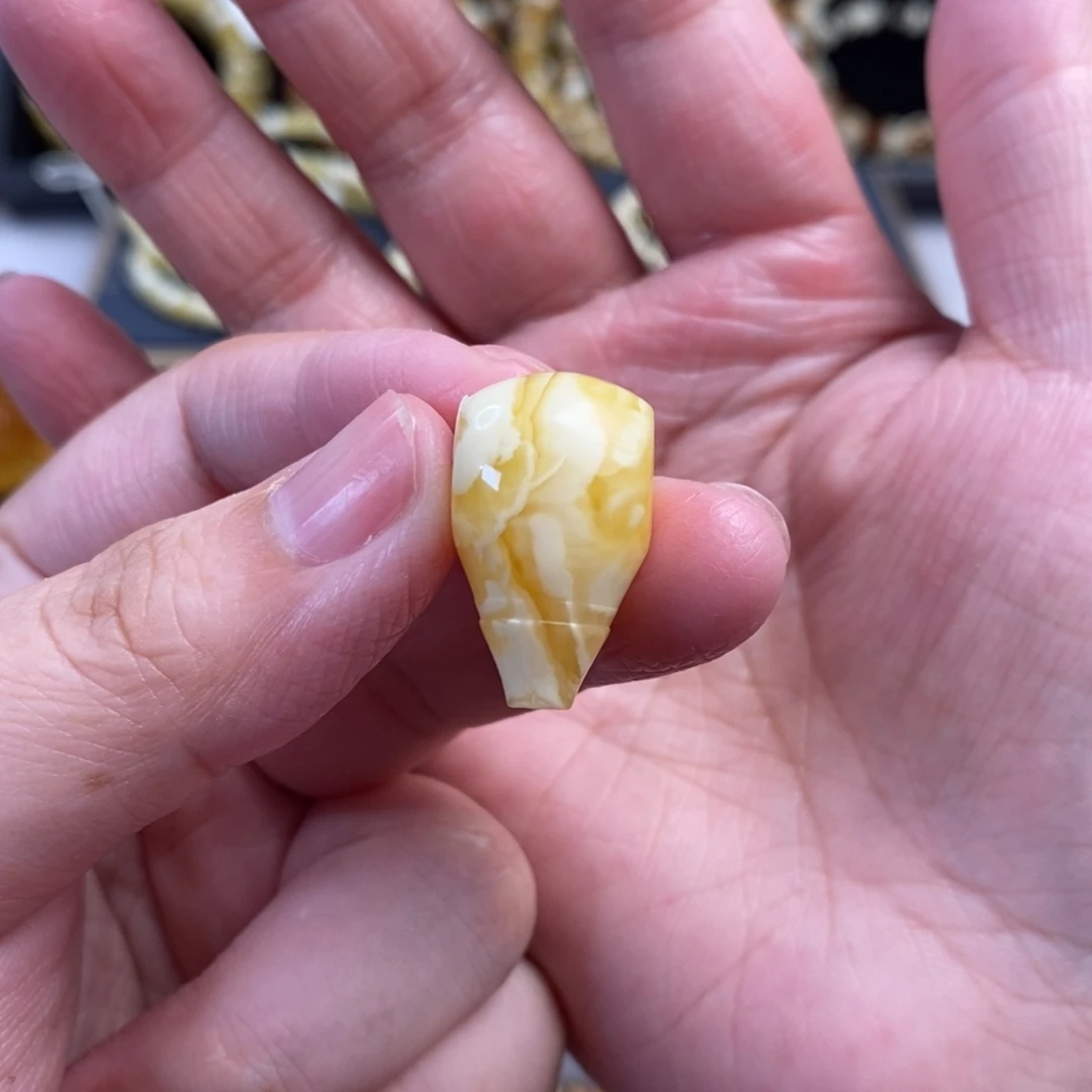蜜蜡未镶嵌裸石瓷白妖花三通13.5