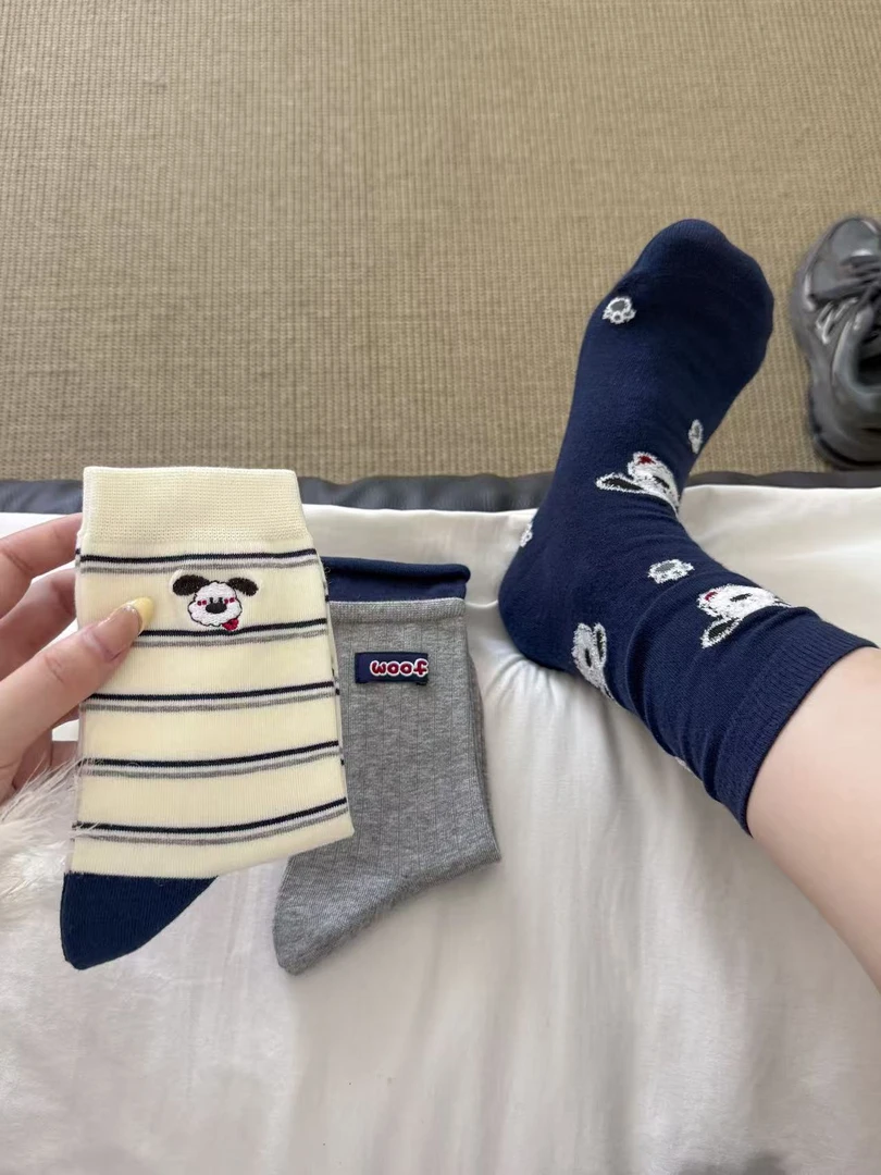 随机一双袜子或者发夹