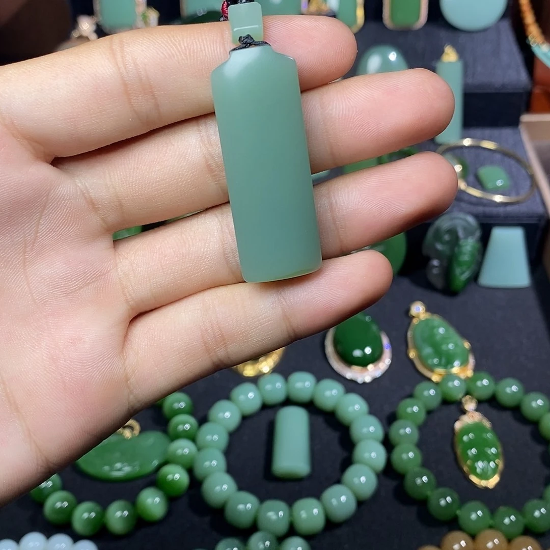 吊坠(不含链)未镶嵌和田玉（碧玉）年****情