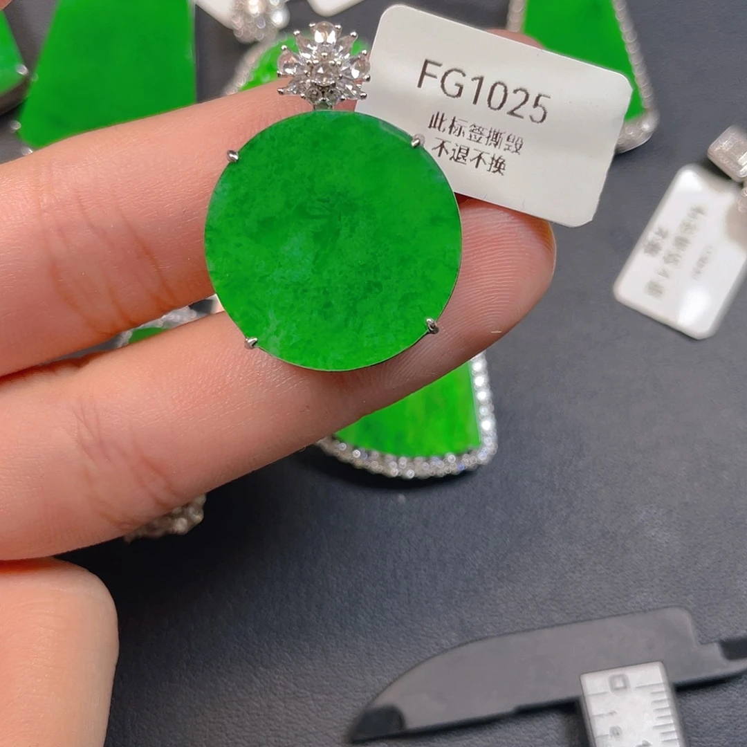 【闪购商品】颈饰银S925镶嵌翡翠