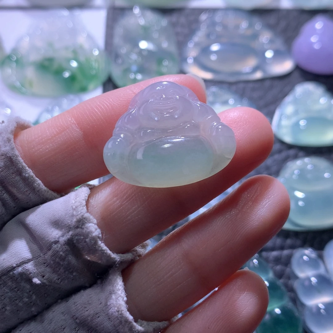 翡翠未镶嵌颈饰佛