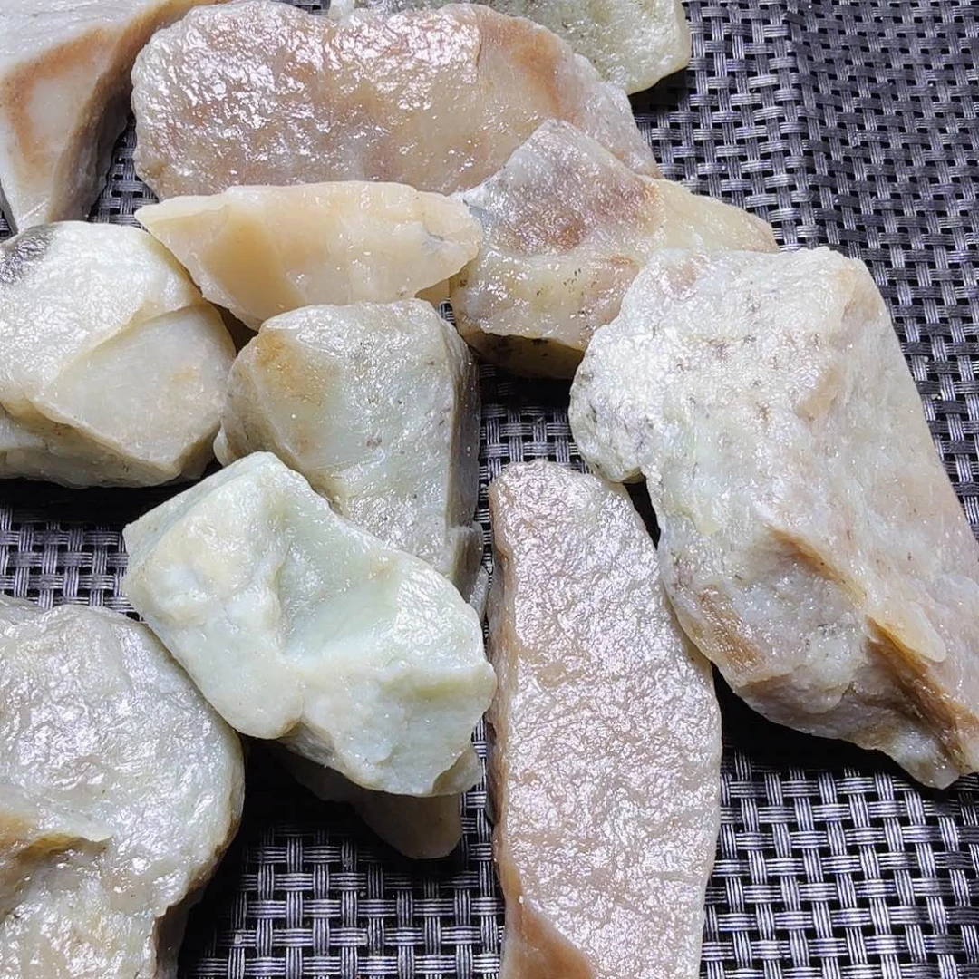 天***秃和田玉（糖玉）未镶嵌珠宝半成品