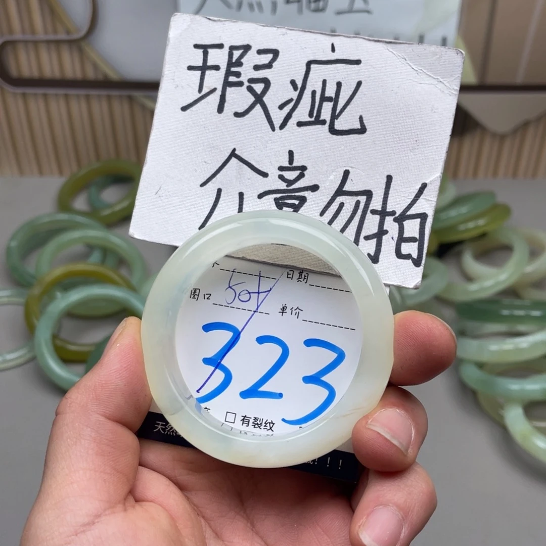 岫玉手镯手镯未镶嵌