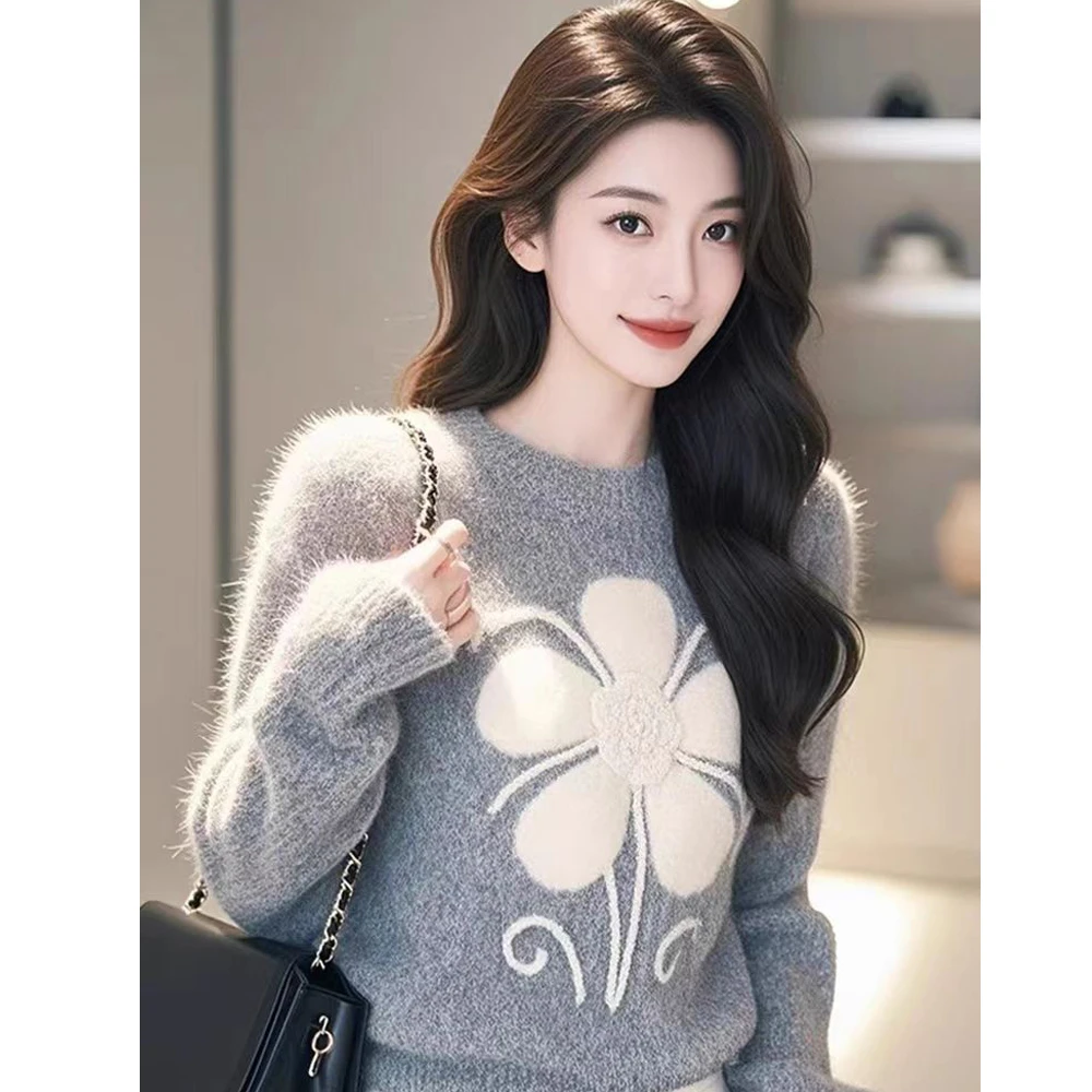 高级感加厚花朵刺绣毛衣女2024秋冬新款时尚宽松慵懒风圆领上衣