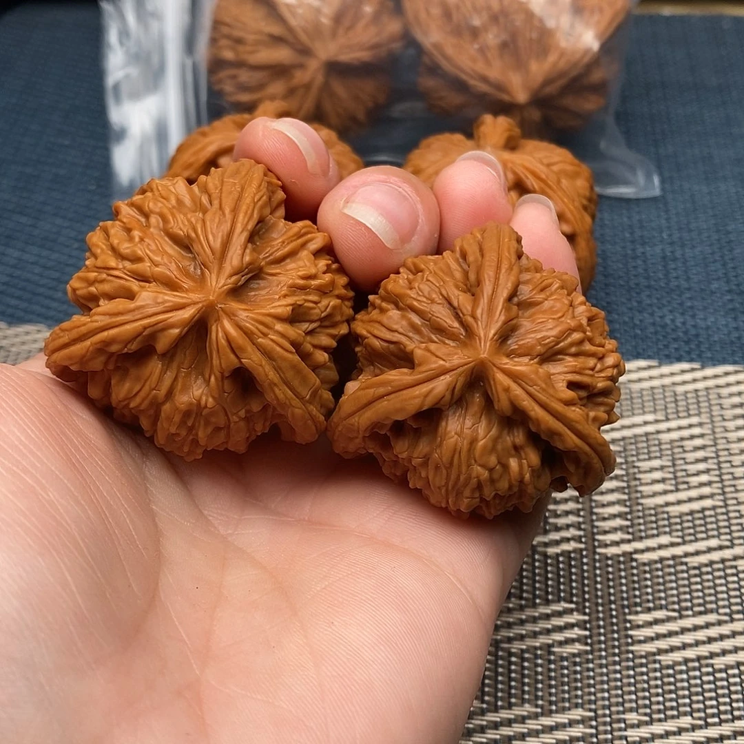 知***_文玩核桃吊坠三棱