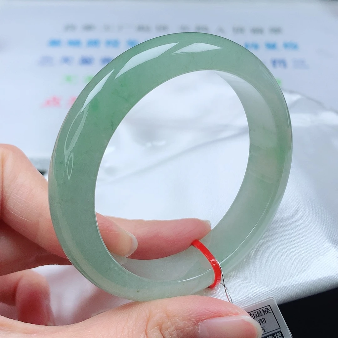 翡翠手镯未镶嵌56圈