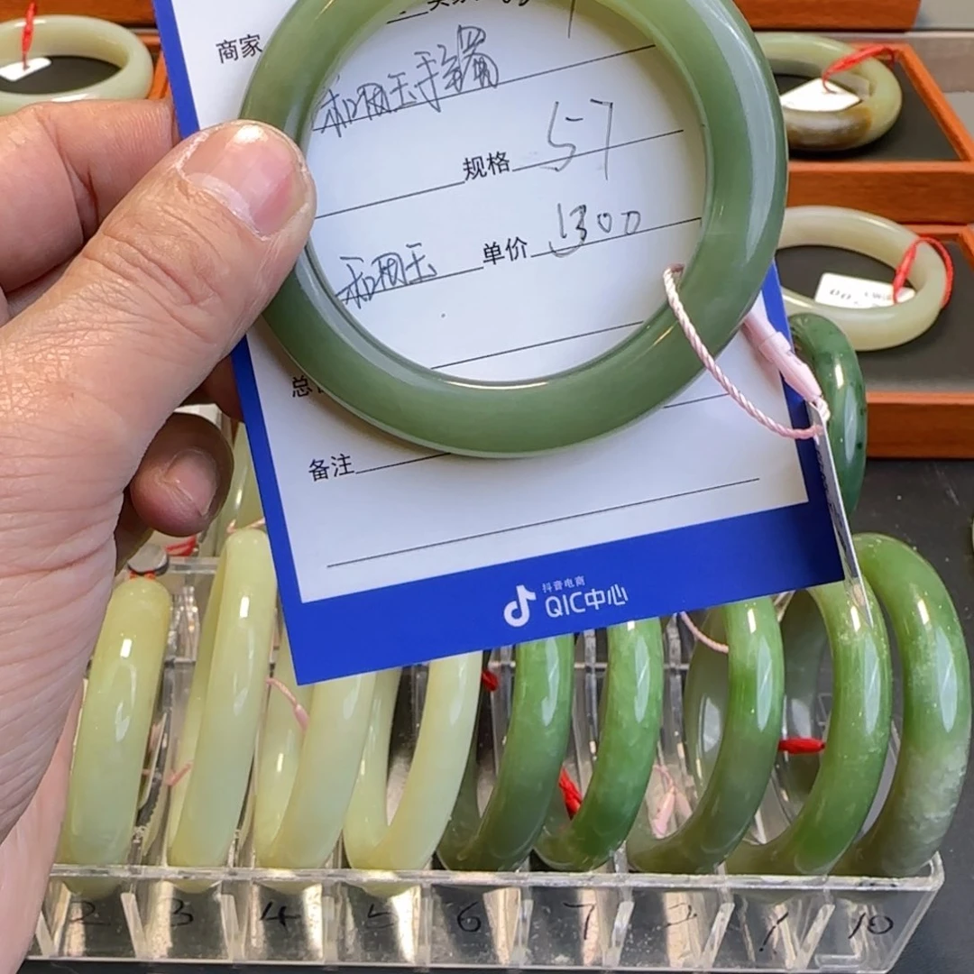 和田玉手镯未镶嵌未****姐