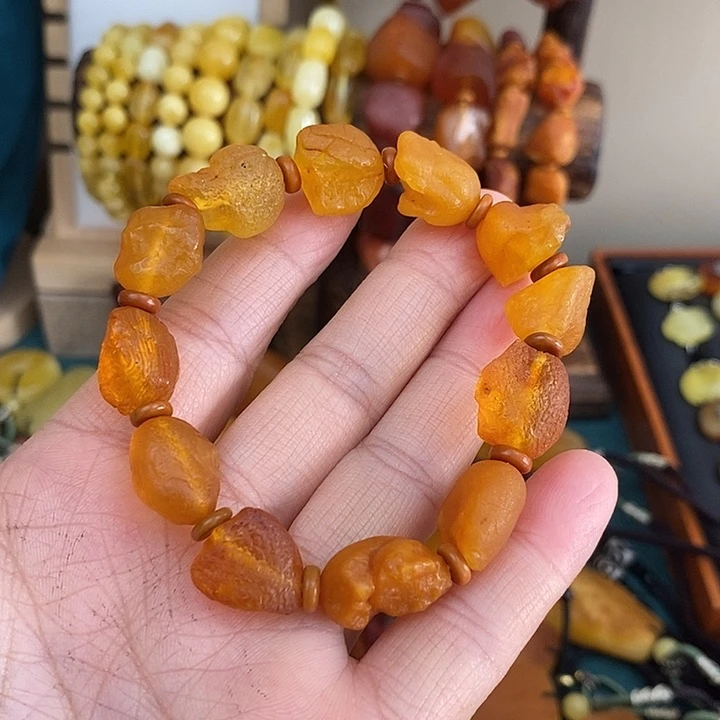 牛***狗琥珀未镶嵌颈饰手串