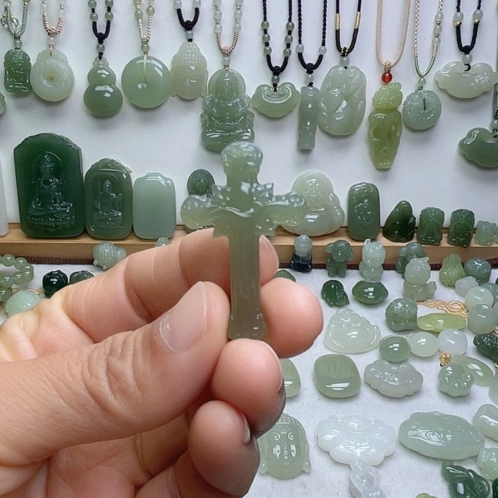 今***.和田玉未镶嵌颈饰