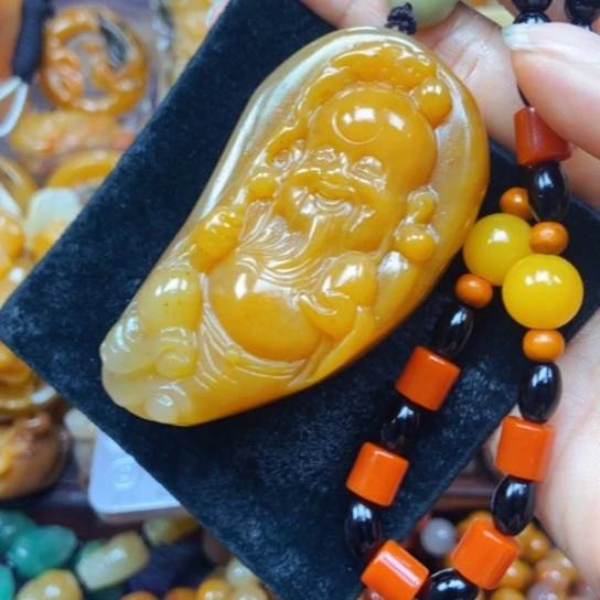 石英质玉（黄龙玉）未镶嵌颈饰