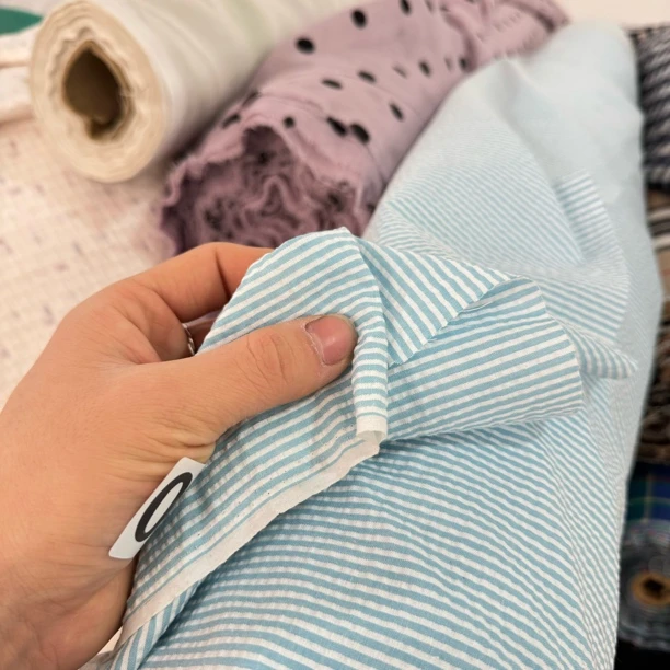 08  清新色织泡泡格裙子面料4米价