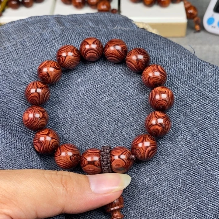 二***哥1.5紫油梨对眼对眼