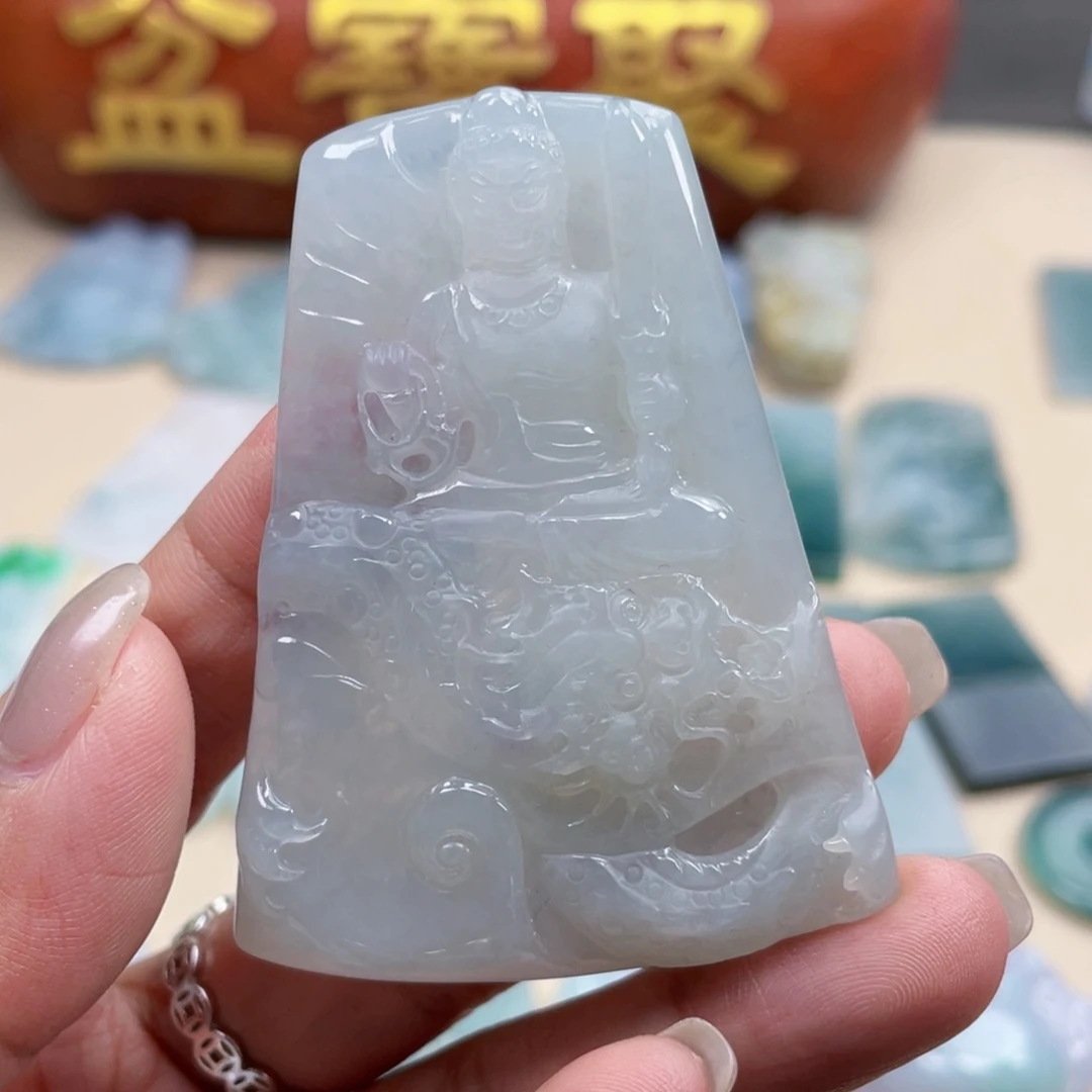 翡翠未镶嵌颈饰不动