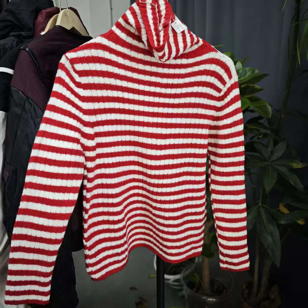 26款  红色冬季条纹堆堆领针织毛衫