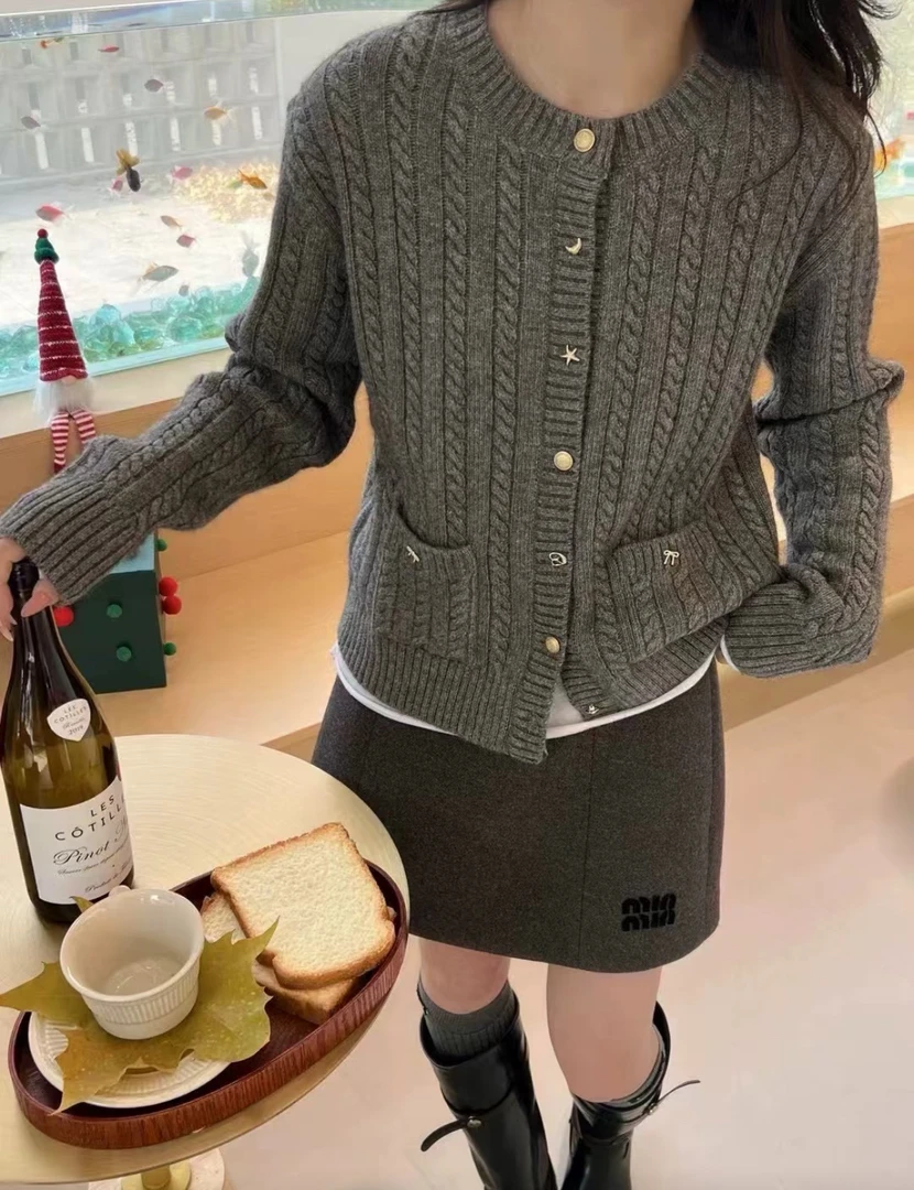 小朵家 好品质高级灰厚款麻花1048毛衣开衫