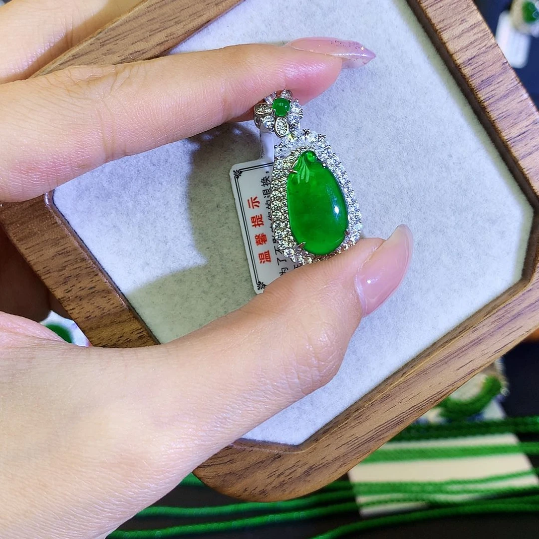 翡翠颈饰银S925镶嵌天然翡翠福瓜