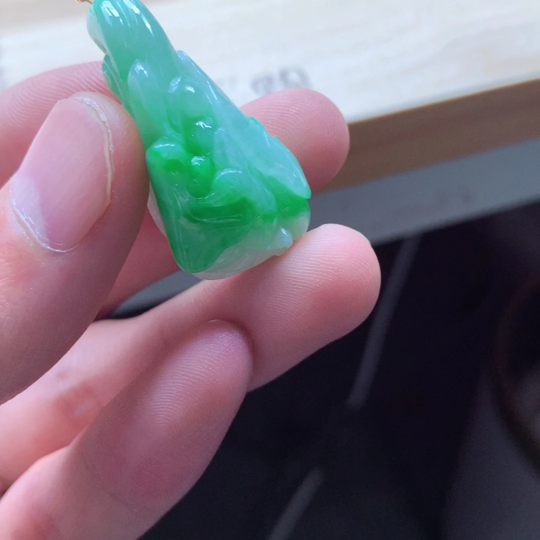 翡翠颈饰18K金镶嵌吊坠