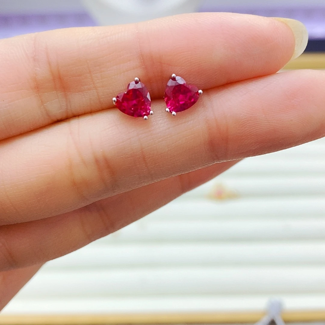 未镶嵌耳饰红宝石