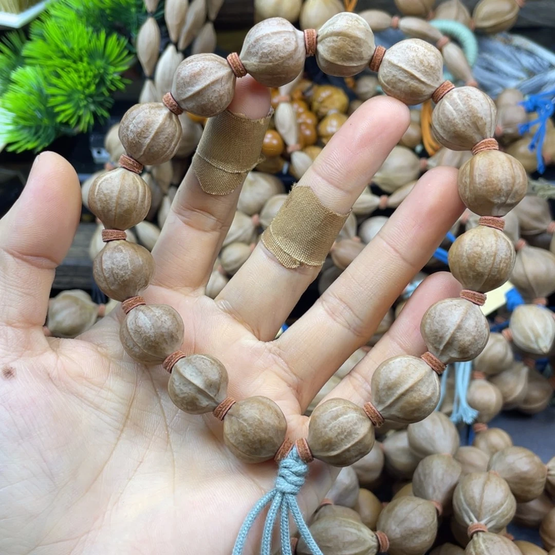 炎***日橄榄核吊坠鲨鱼背