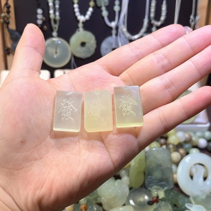 蛇纹石玉未镶嵌吊坠(赠链)不退不换多样性发其一