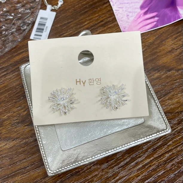 铜合金耳饰 气质轻奢女植物花卉法式时尚银色耳钉