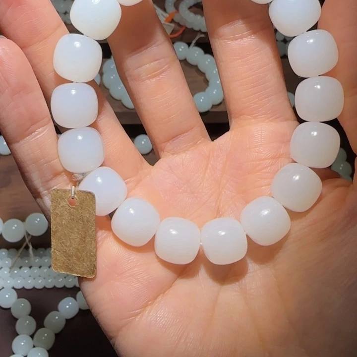 小***花和田玉（糖玉）未镶嵌手链