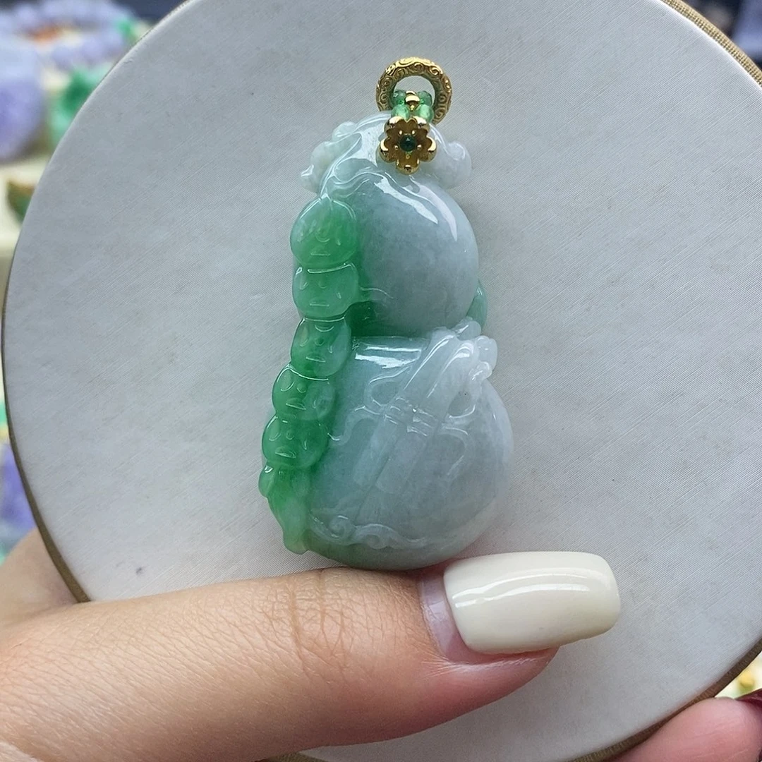 翡翠未镶嵌吊坠(赠链)
