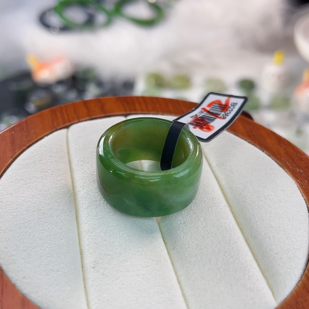 淺***簽和田玉未镶嵌戒指k24黑氧洞圆切17.5