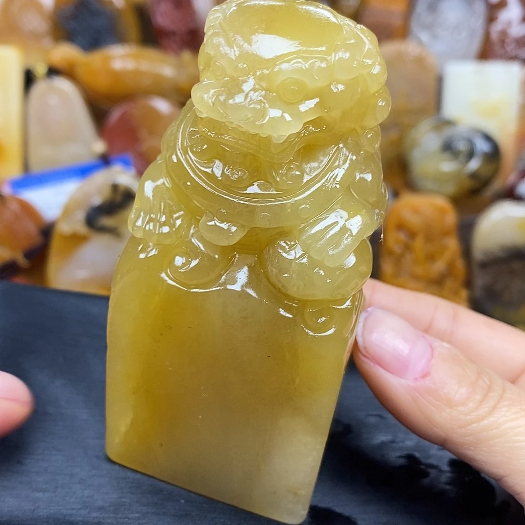 石英质玉（黄龙玉）颈饰未镶嵌