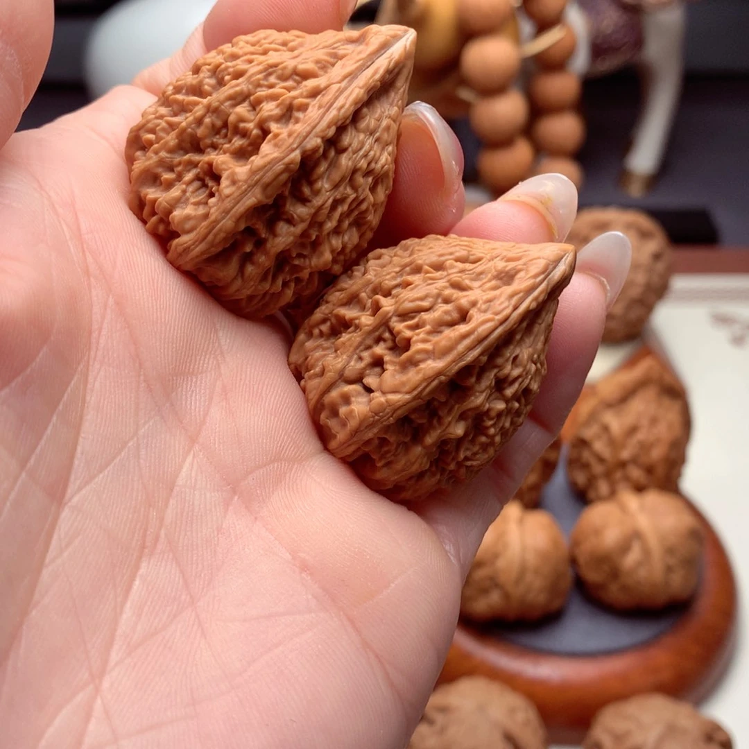 文玩核桃吊坠金字塔。  6号