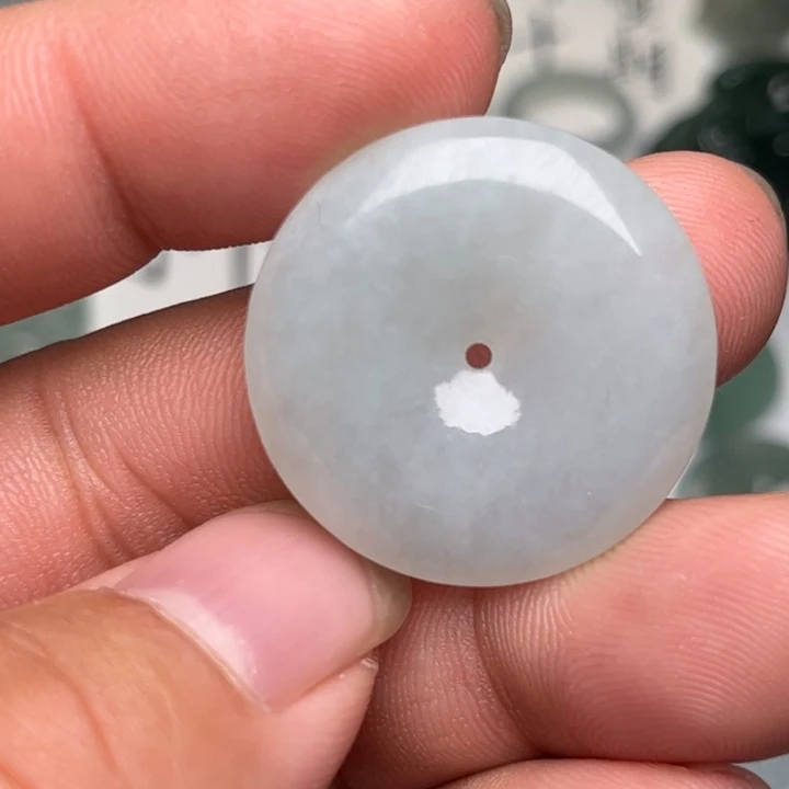 翡翠未镶嵌颈饰平安扣