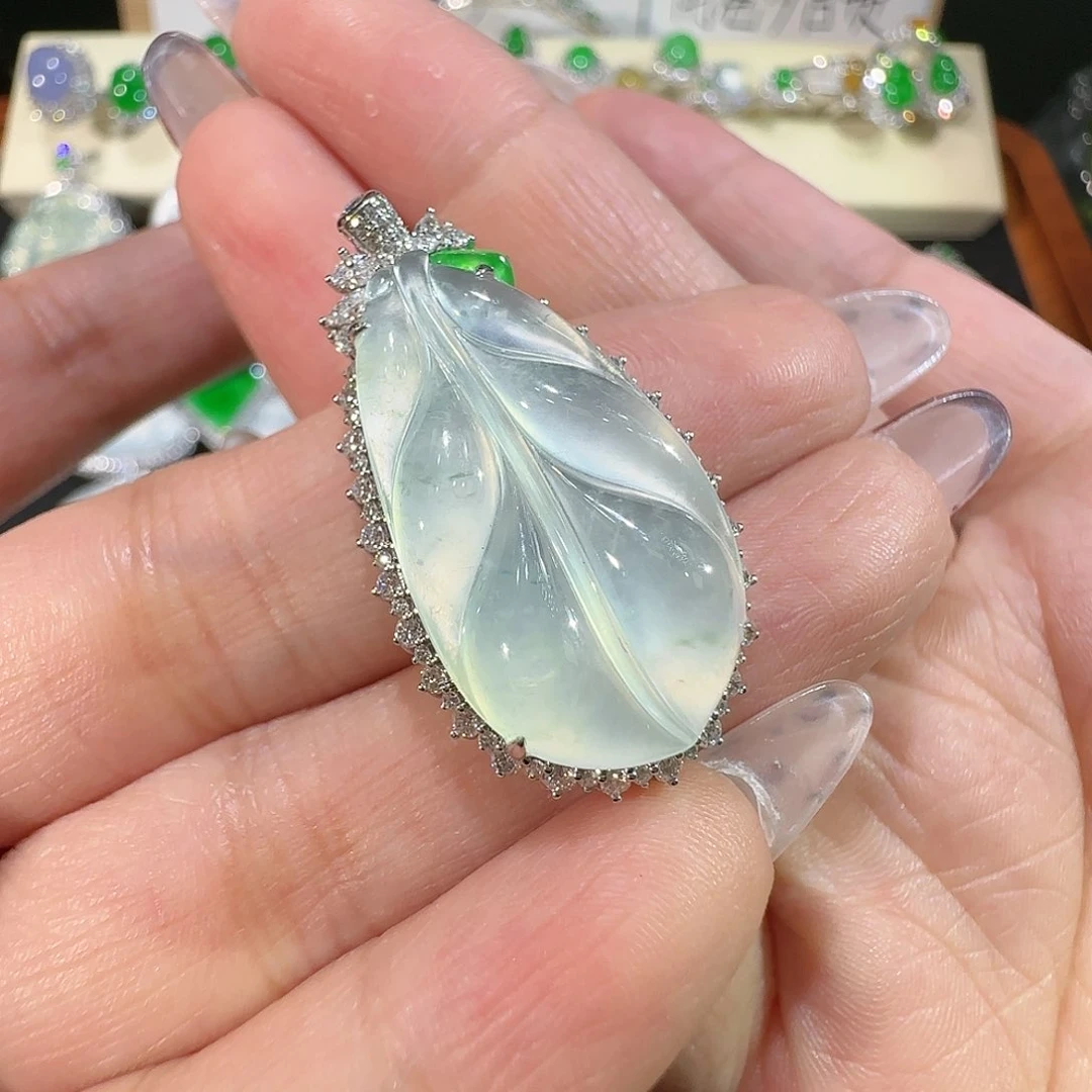 【闪购商品】颈饰18K金镶嵌翡翠