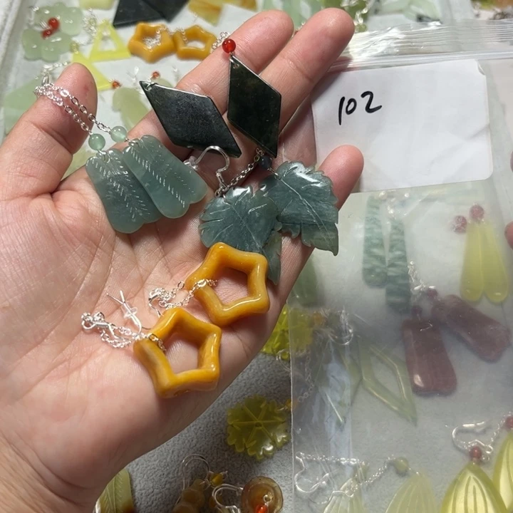 ƪ***雅蛇纹石玉合金耳饰