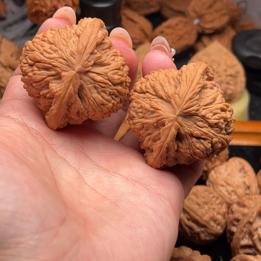 星***，核桃把件南疆石46全