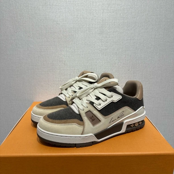 未使用 LouisVuitton/路易威登 棕色饼干配色Trainer/39码
