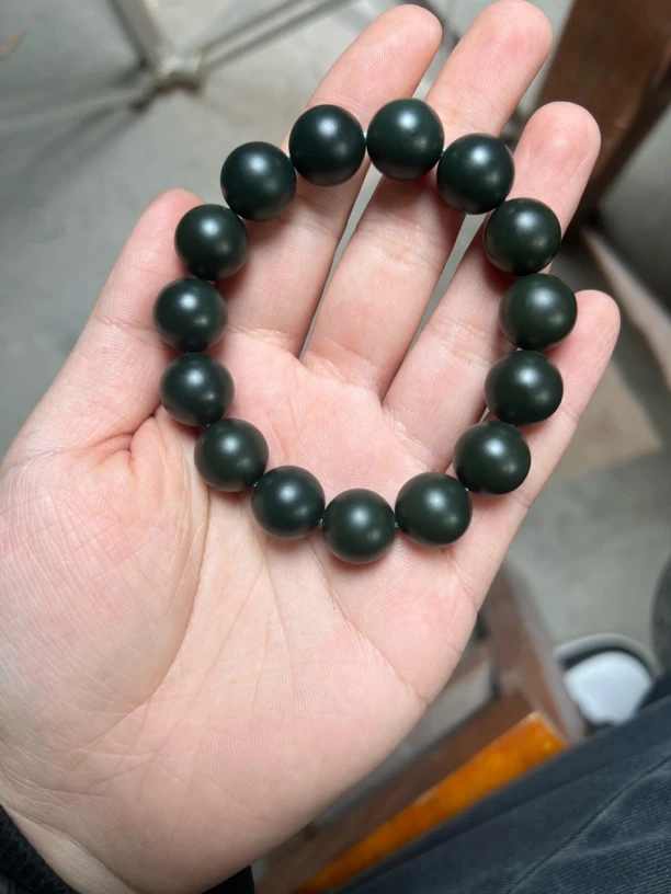 新疆和田玉一细卡14圆珠