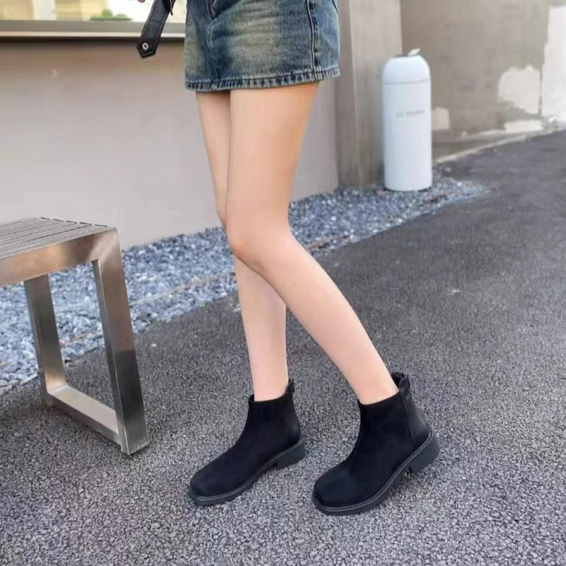 9057C 新款时尚厚底法式瘦瘦靴时装短靴加绒