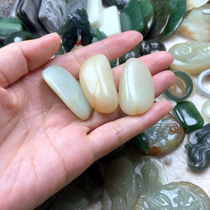 颈饰未镶嵌和田玉桥**叔