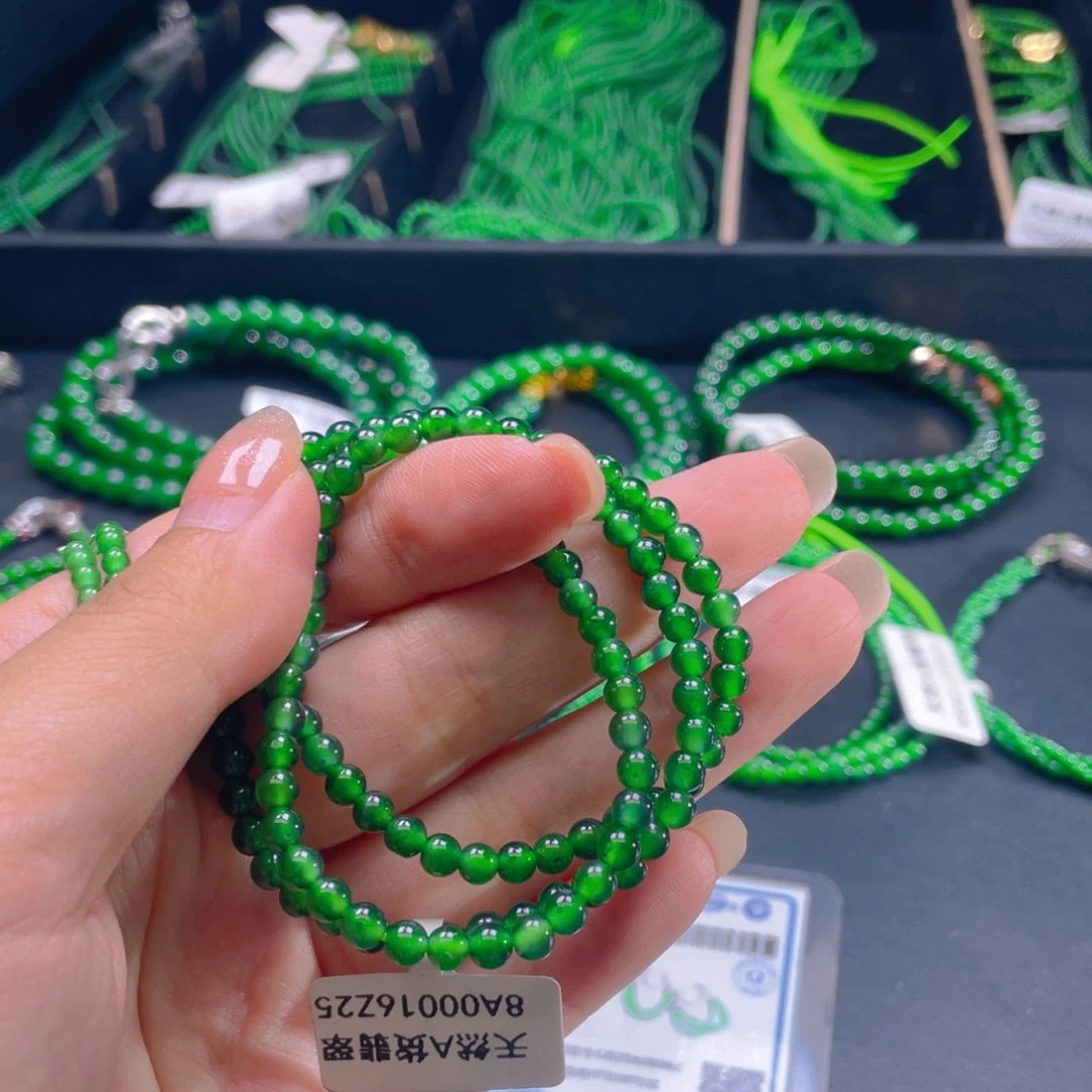 翡翠未镶嵌颈饰67656656