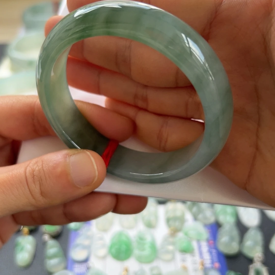 翡翠手镯未镶嵌手镯