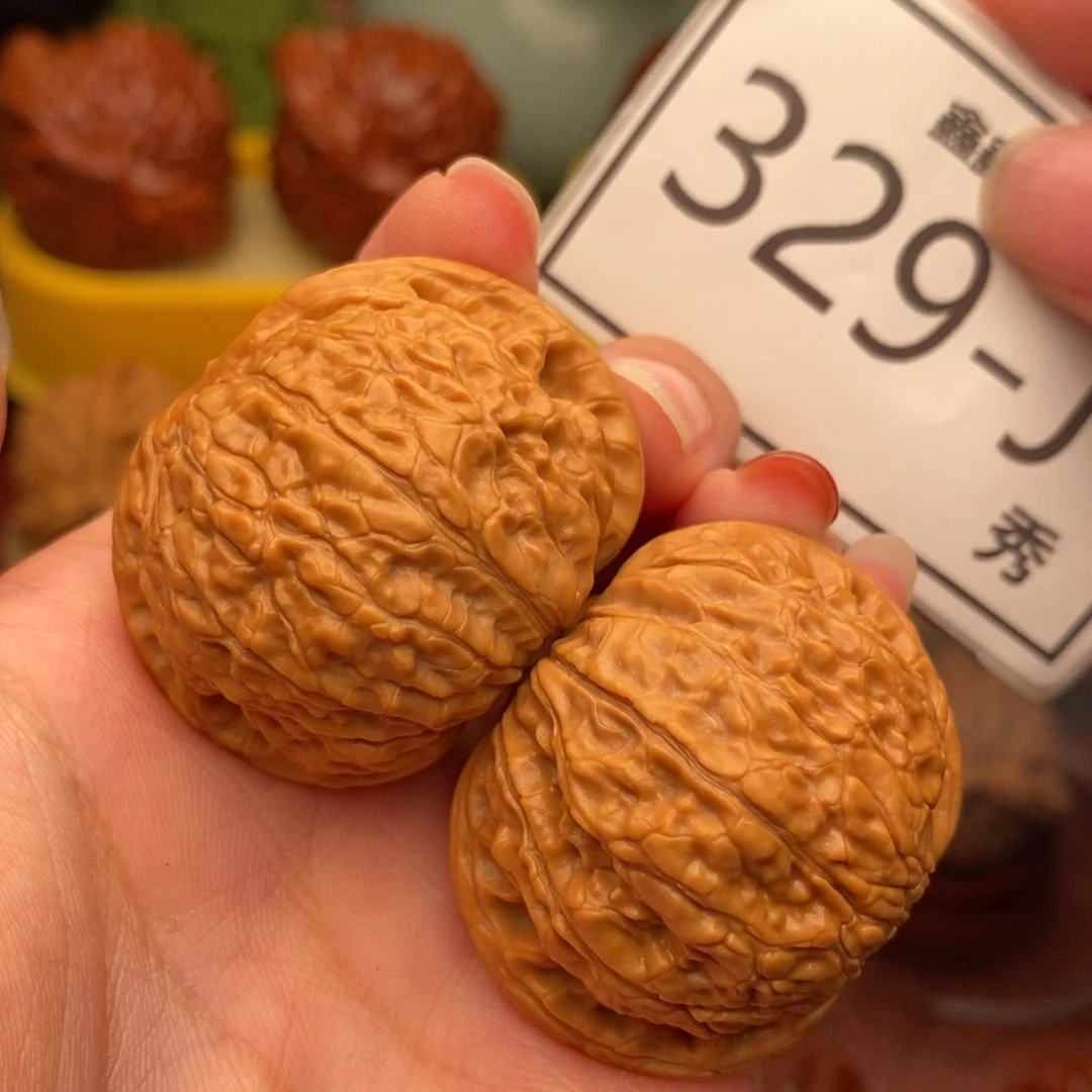 桃核把件乾隆磨38……