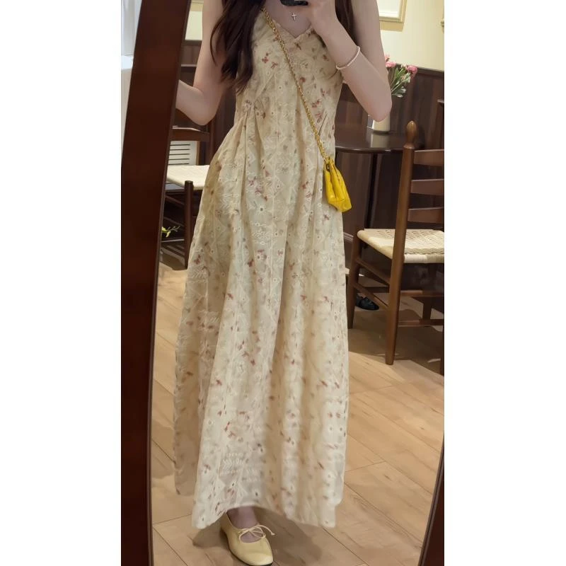 法式复古碎花黄油蝶蝶气质温柔绝美显瘦设计感氛围吊带连衣裙