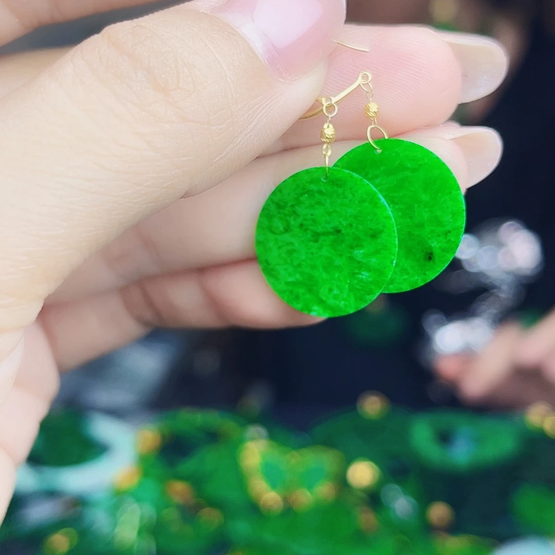 翡翠18K金镶嵌颈饰多样性