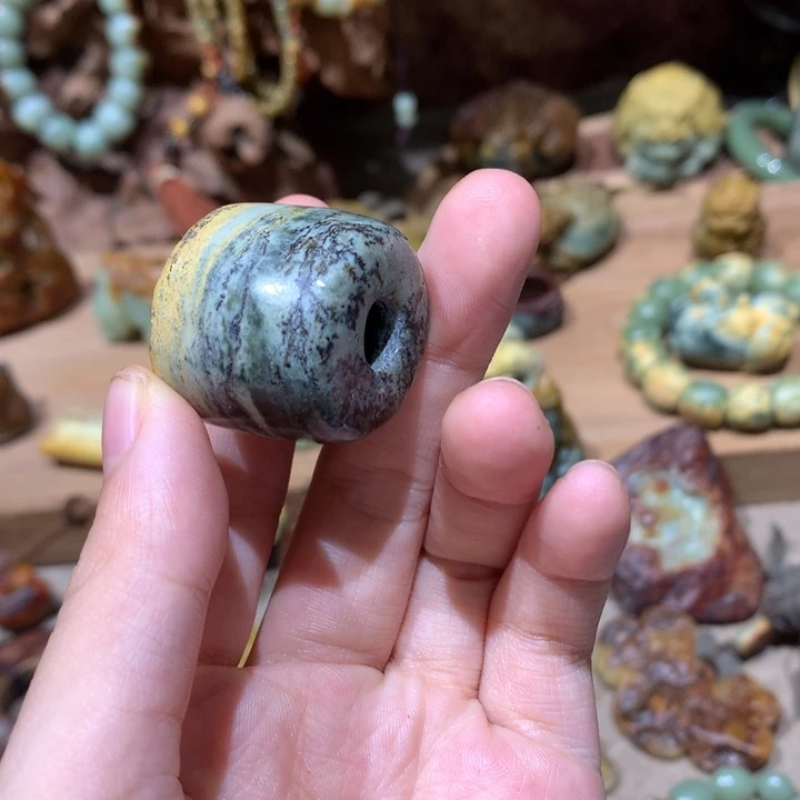 未镶嵌岫岩河磨玉（透闪石质玉）挂件