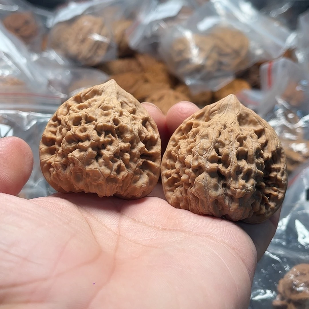 石***）文玩核桃麒麟纹46-63