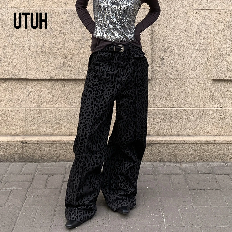 UTUH 黑色复古无弹植绒洗水解构主义直筒压褶豹纹长裤 TUWFW3K356