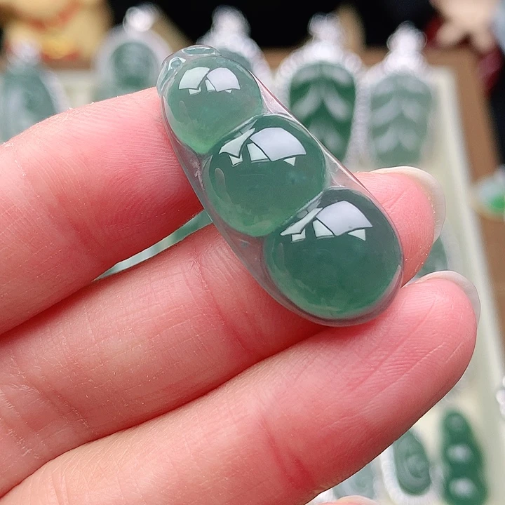 颈饰未镶嵌翡翠吊坠